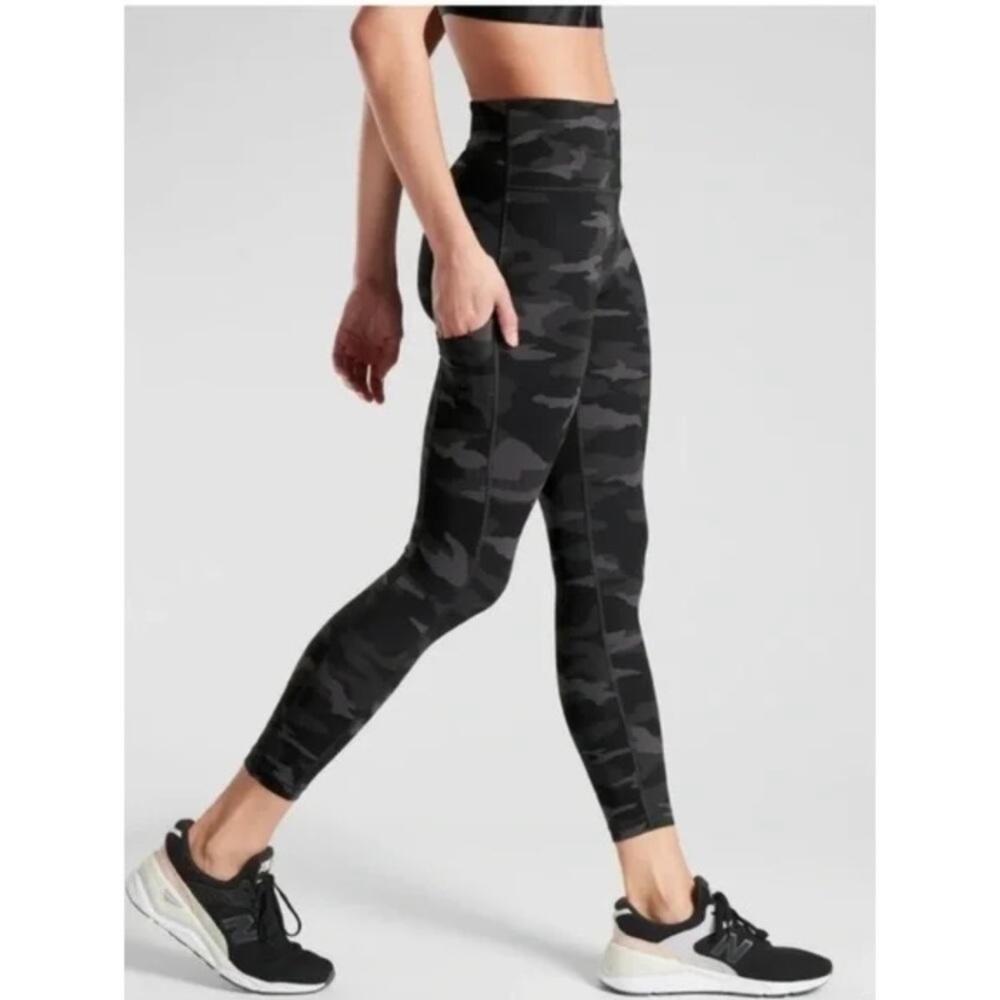 Athleta Ultimate Stash Pocket Camo 7/8 Size Small‎ - Picture 14 of 15